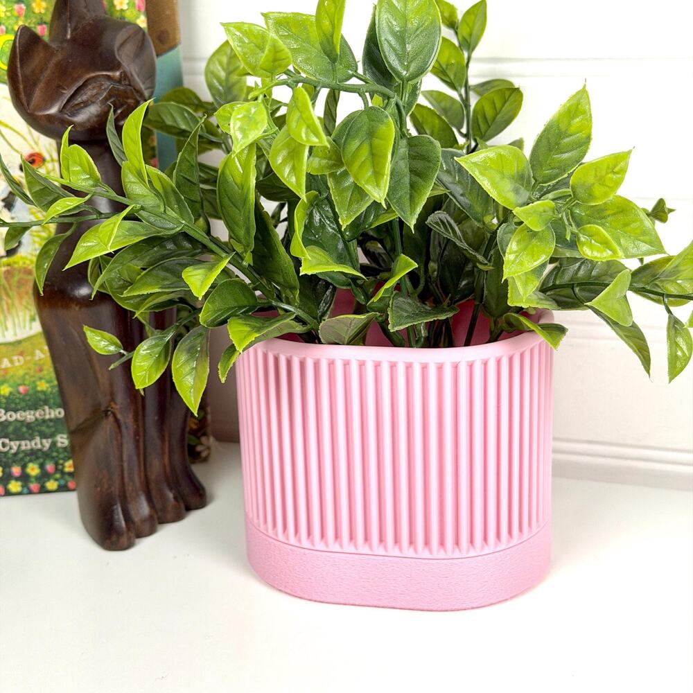 Nisa Planter Small, Indoor Flower Pot, Tabletop Planter, Ribbed Design